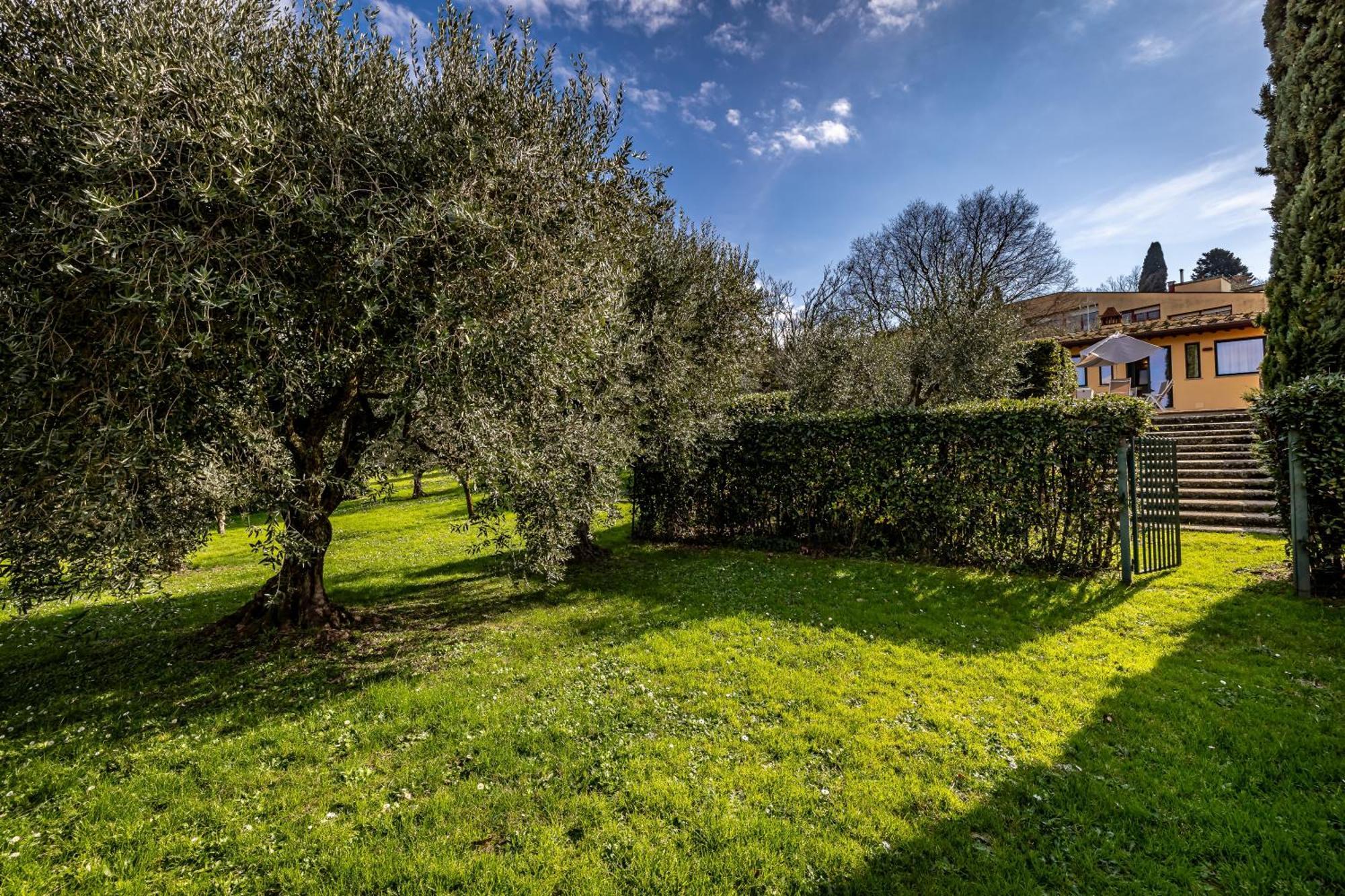 Yid Cozy House In Fiesole With Jacuzzi Apartment Exterior photo